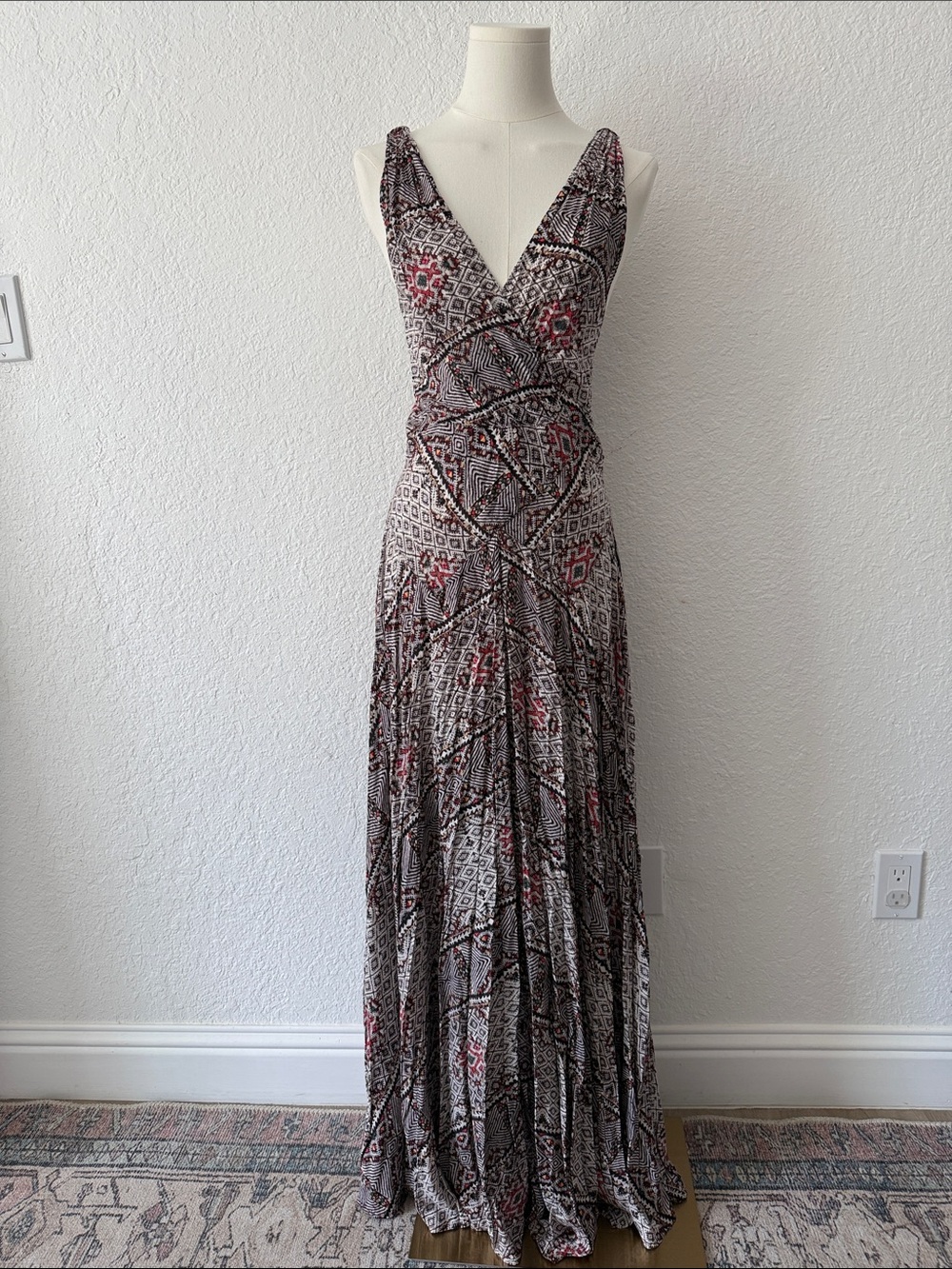 Sleeveless V-Neck Geometric Maxi Dress in Black, White & Pink